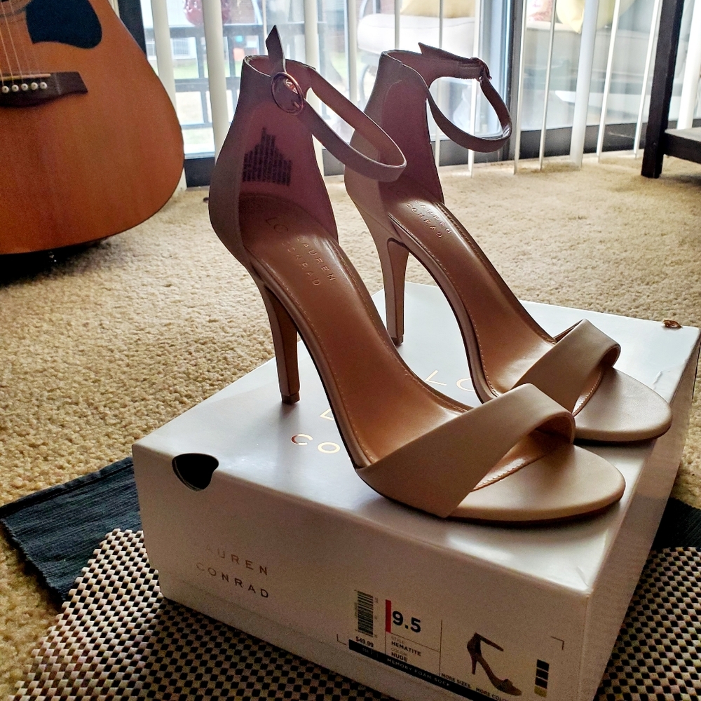 LC Lauren Conrad Hematite Pumps